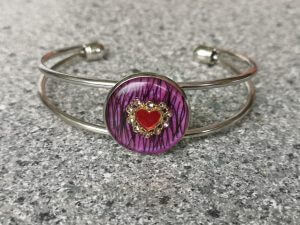 Ring mit kleinem roten Herz