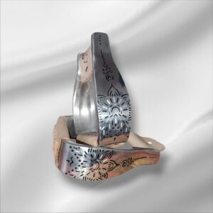 Gravierter Alu Westernsteigbügel mit Blumen- und Sonnensymbolen besetzt mit Steinen